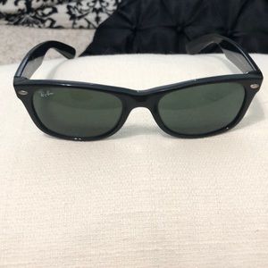 Authentic New wayfarer Raybans with case